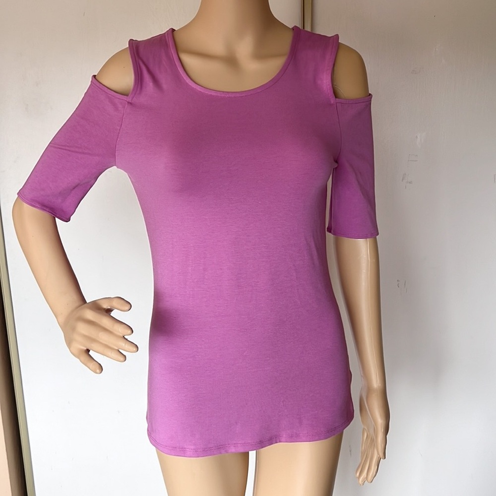 Express lavender cold shoulder top. Women’s size S